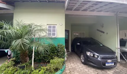 Lindo Sobrado de Condomínio a 150m da Praia no Centro