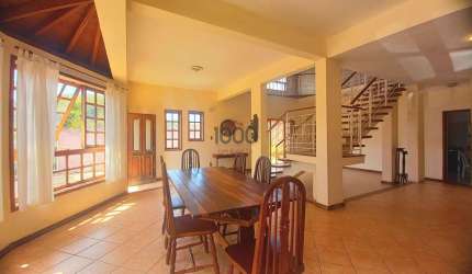 Oportunidade Casa à venda Cond. Alto dos Pinheiros, R$650.000,00, 243 m2, 4 quartos- São Pedro -Juiz de Fora - MG