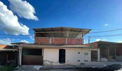 São Judas Tadeu, 2 casas, garagem e terraço.