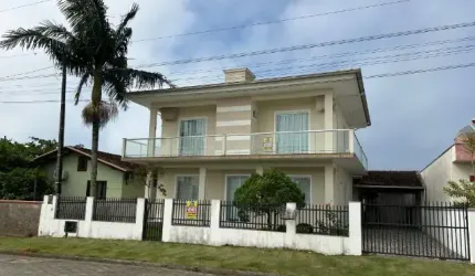 Lindo Sobrado com 3 suítes em Barra velha.