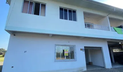 Sala comercial medindo 100m² localizada na Estrada da Ilha - Pirabeiraba