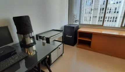 Sala startup mobiliada pronta para mudar