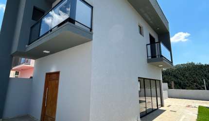 Sobrado no portal dos ipês  2 dorm sendo uma suíte