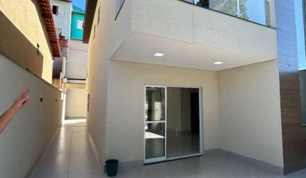 Lindo sobrado recém construído