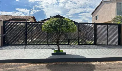 Casa à venda com terreno grande - Vila Planalto