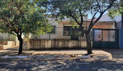 Casa à venda com ótima localização Av. Mato Grosso