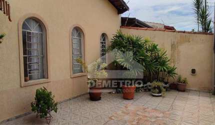 Casa com 3 dormitórios à venda, 150 m² por R$ 450.000 - Vila São José - Taubaté/SP