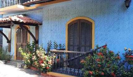Casa em São Franciso com 4 quartos sendo 3 suítes