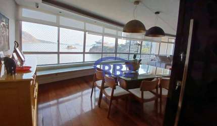 Apartamento vista mar de 4 quartos sendo 1 suíte e 2 vagas de garagem