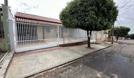 Casa com 3 quartos à venda no Alto da Boa Vista, Londrina  por R$ 460.000