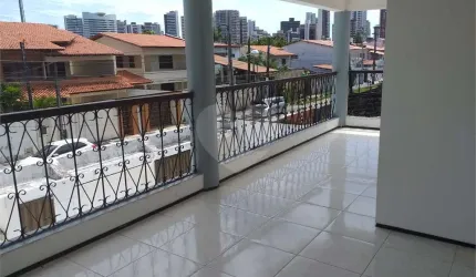 Casa com 3 quartos à venda em Cocó - CE