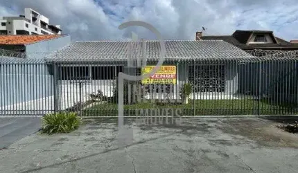 CASA PADRAO EM TERRENO DE 746,00 METROS