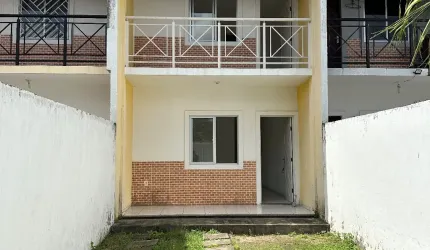 Casa ao lado da BR 116 / Fortaleza