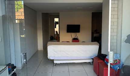 Apartamento no térreo recém reformado.