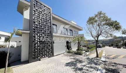 Linda casa mobiliada com 3 suítes no Condomínio Terras de Atibaia I