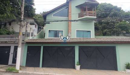 SOBRADO 04 QUARTOS SENDO 03 SUITES , 05 VAGAS DE GARAGEM E PISCINA