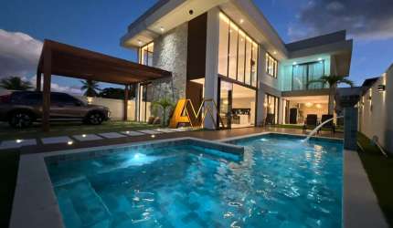 CASA COM 8 SUÍTES EM GUARAJUBA