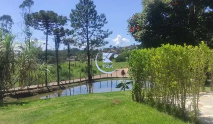 Excelente chácara a venda com salão de festas, área gourmet, piscina e lago