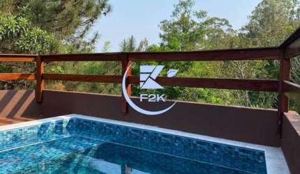 Excelente sobrado à venda com 3 dorms sendo 1 suíte e área de lazer com piscina
