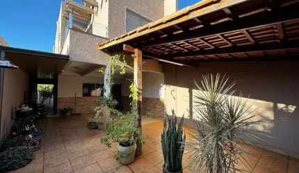 Sobrado de 232 m² com 03 quartos à venda por R$ 400.000 no Jardim das Hortênsias - Goiânia/GO