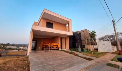 Sobrado de 304 m² com 04 quartos sendo 03 suítes para alugar por R$ 9.200/mensais no Jardins Napoles - Senador Canedo/GO