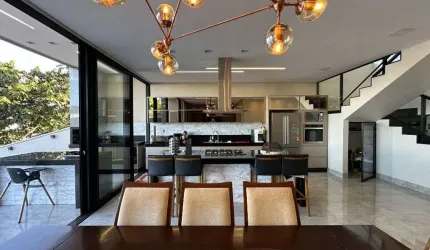 Sobrado de 268 m² com 03 quartos para alugar por R$ 13.000/mensais no Condomínio do Lago - Goiânia