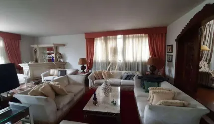 UM APARTAMENTO POR ANDAR!! Apartamento super espaçoso, frente, à 3 quadras da Praia e 2 vagas de garagem demarcadas na cidade de Santos!!!