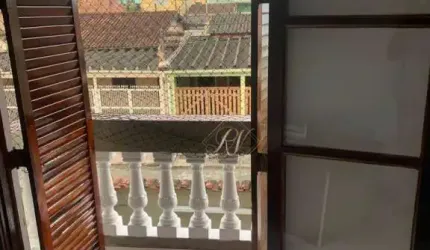 ACEITA PERMUTA EM APARTAMENTO EM SANTOS!!! SOBRADO EM MONGAGUÁ À 2 QUADRAS DA PRAIA!!!