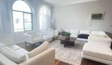 REFORMADO, APARTAMENTO SUPER AMPLO, 4 DORMITÓRIOS, À 1 QUADRA DA PRAIA DE SANTOS!!!