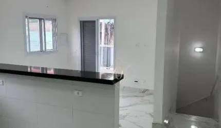 Maravilhosa sobreposta alta, com churrasqueira, super bem localizada no bairro da Enseada !!