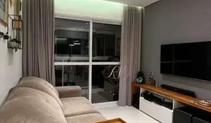 Maravilhoso apartamento, Amplo, bem iluminado, sacada na sala fechada em vidros, sol da manhã, andar alto, vista livre, a 2 quadras da praia!!