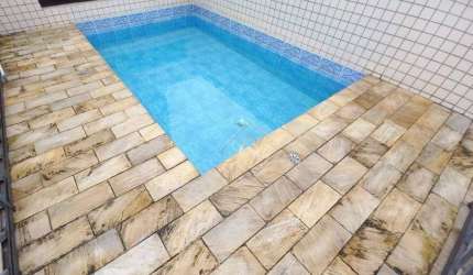 ACEITA PERMUTA!!! CASA SOBREPOSTA ALTA, PISCINA, CHURRASQUEIRA, NO BAIRRO EMBARÉ EM SANTOS!!!