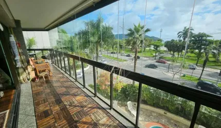 Belíssimo apartamento, super amplo, frente mar, com entrada privativa, no coração da Aparecida!!