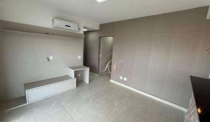 Apartamento com churrasqueira a carvão e pia, todo decorado, andar alto e vista livre. Aproveite !!!