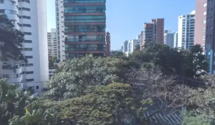 EXCELENTE APTO - VARANDA - LOCALIZAÇÃO PRIVIELGIADA