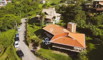 Fantástica Casa em Garopaba na Praia da Vigia em Frente ao Mar com Vista Panorâm