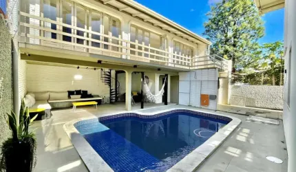 Casa de alto padrão muito bem localizada no Bairro N. S. de Lourdes em Santa Mar
