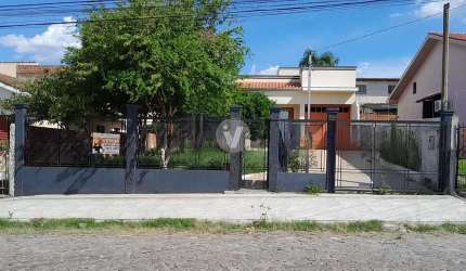 Casa 2 dormitórios reformada no Residencial Lopes, bairro Pinheiro Machado!