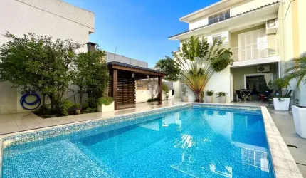 Linda casa ALTO PADRÃO, localização central!