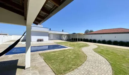 Linda casa com 165m2 a venda no residencial Parque dos Ipes em Pains!