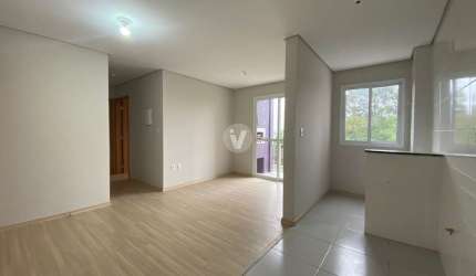 Apartamento à venda com 2 dormitórios sacada e churrasqueira, próximo a UFSM!
