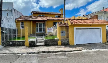 Casa com 4 dormitórios com piscina!