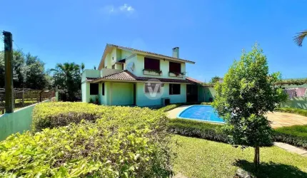CASA NO BAIRRO CAMOBI - 5 DORMITÓRIOS E PÁTIO AMPLO