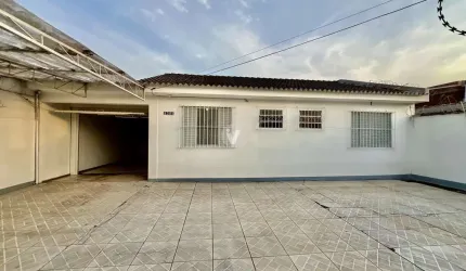 Ampla casa com 3 dormitórios no Bairro Pinheiro Machado.
