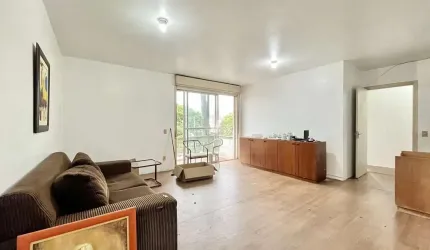 Apartamento com 3 dormitórios + dependência completa! NECESSITA REFORMA!