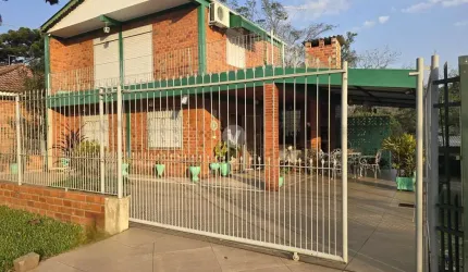 Casa de 3 dormitórios com pátio, Parque Pinhal, Itaara!