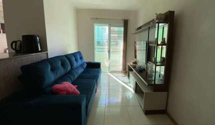 Apartamento amplo em Camobi por R$299.000