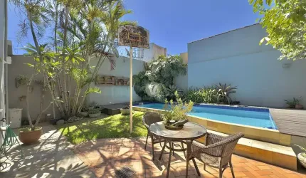 Casa com 4 dormitórios e piscina no bairro Noal, 5 min do centro de Santa Maria.