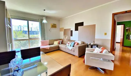 Apartamento semimobiliado em região central.
