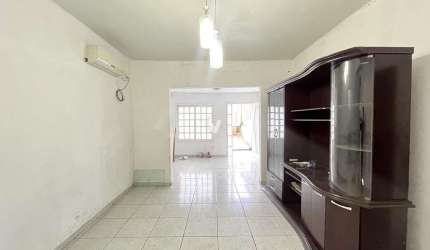 Casa para locação no Bairro Juscelino Kubitschek.